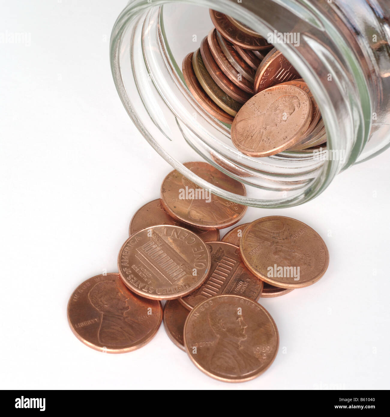American penny monedas saliendo de un JAR Foto de stock