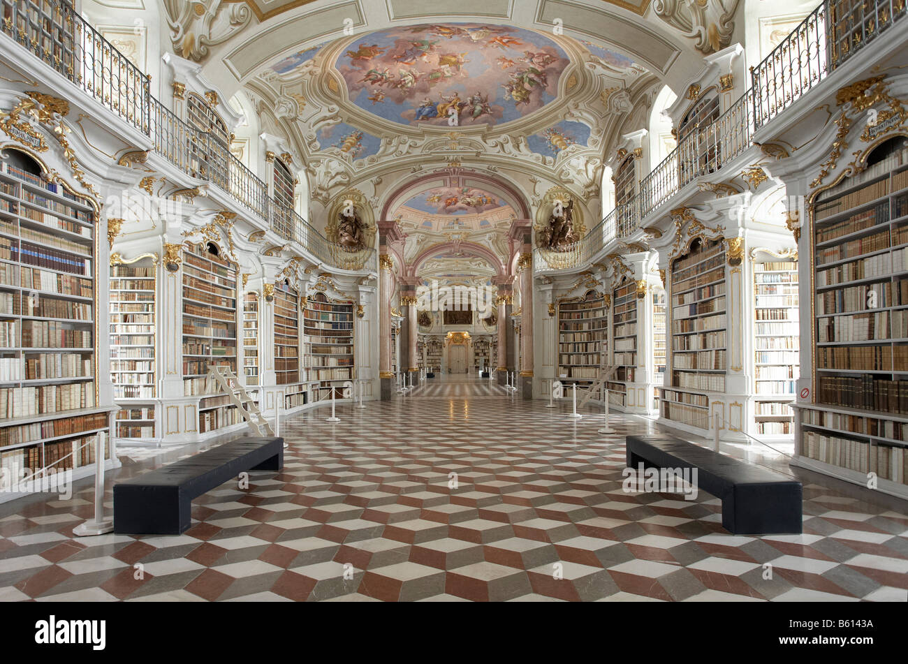 La biblioteca del monasterio más grande del mundo en el monasterio benedictino de Admont, Admont, Estiria, Austria, Europa Foto de stock