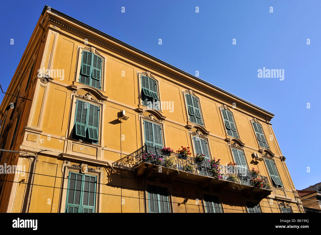 Casa en San Remo, Riviera dei Fiori, en Liguria, Italia, Europa Foto de stock