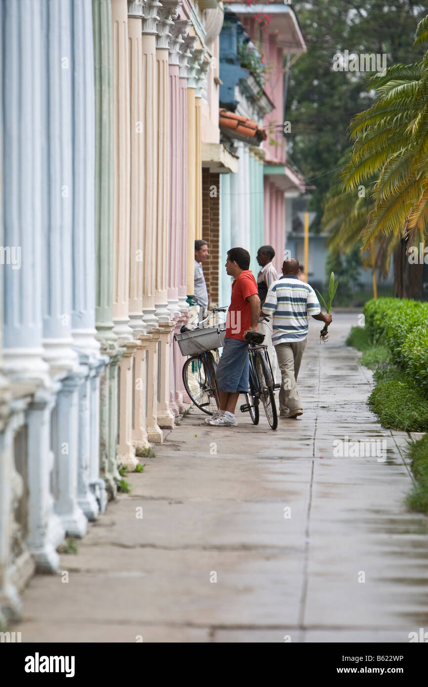 Cubanos en Viñales, provincia de Pinar del Río, Cuba, El Caribe Foto de stock