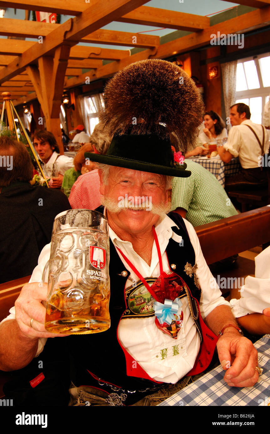 Hombre con traje tradicional bávaro, Wies'n, octubre fest, Munich, Baviera,  Alemania, Europa Fotografía de stock - Alamy
