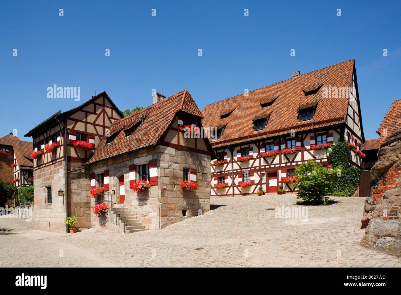 Castillo de Nuremberg o el Kaiserburg, fore-corte, casas con entramados de madera, Nuremberg, Middle Franconia, Baviera, Alemania, Europa Foto de stock