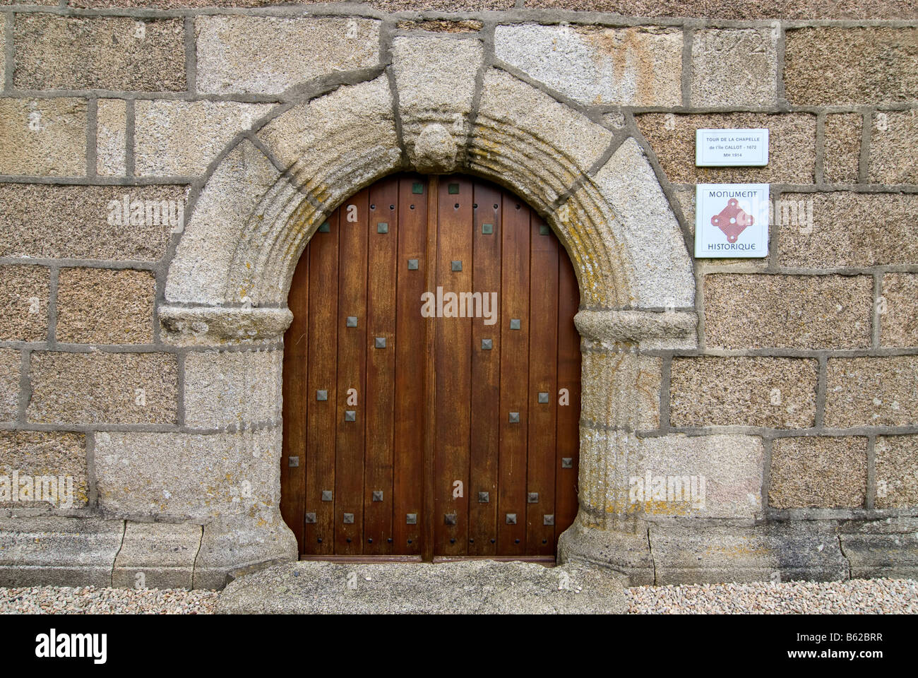 Entrada a la capilla en la isla Callot, monumento histórico, Bretagne, Bretaña, Francia, Europa Foto de stock