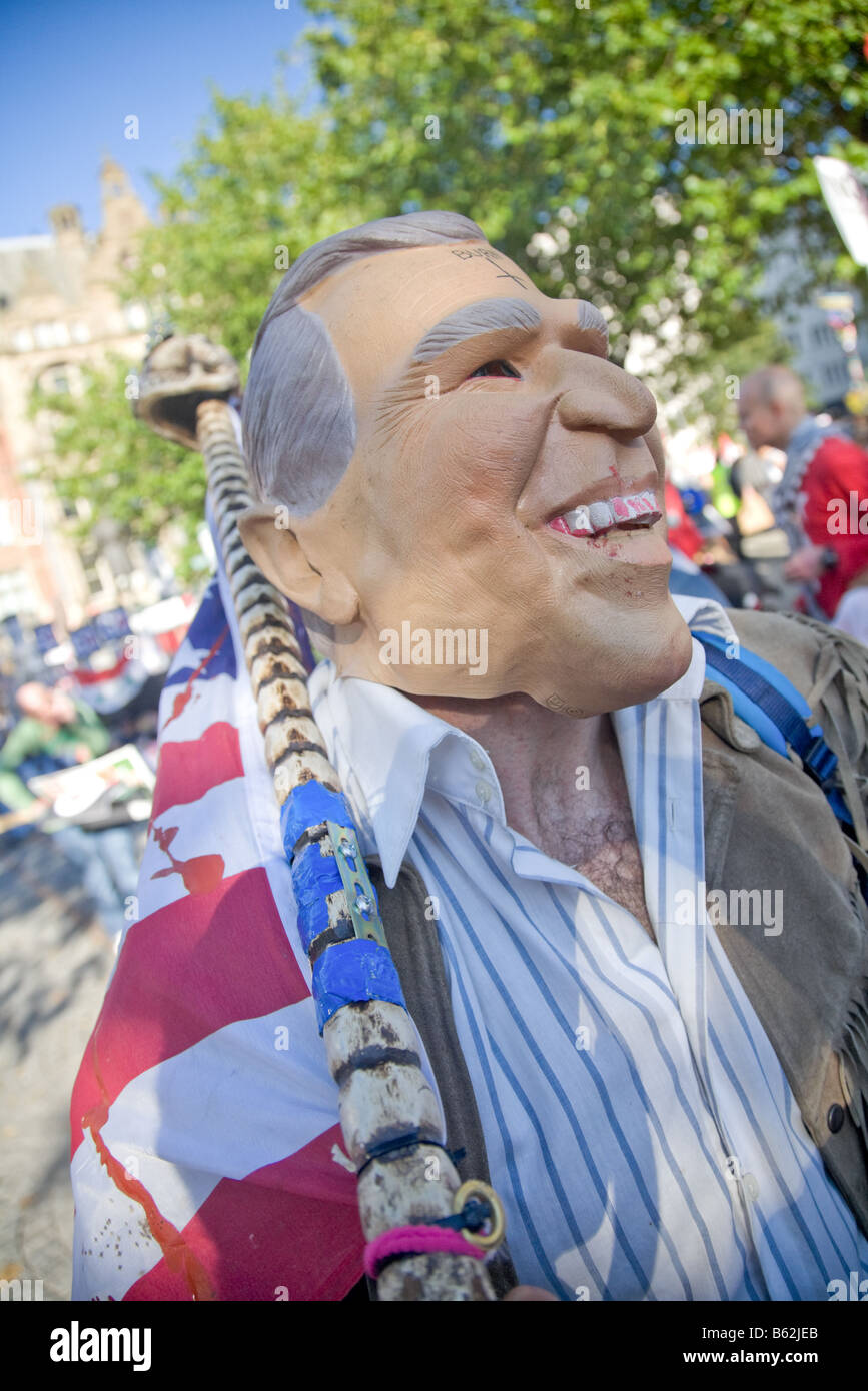 Manifestante en Máscara de George Bush en paz Demo, Manchester, Inglaterra, Reino Unido. Foto de stock