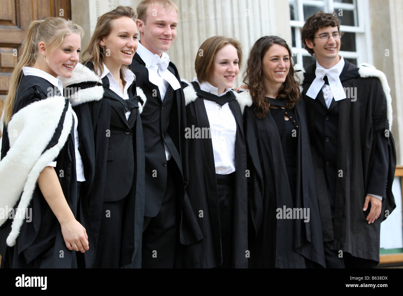 Ceremonia de graduación de los estudiantes en la Universidad de Cambridge  Fotografía de stock - Alamy