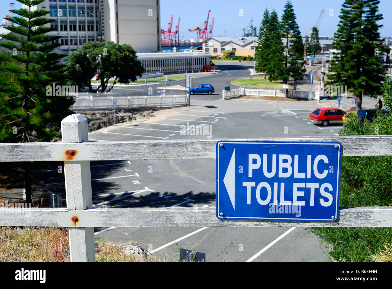 Signo de baños públicos en la zona portuaria, Fremantle, Australia Occidental Foto de stock