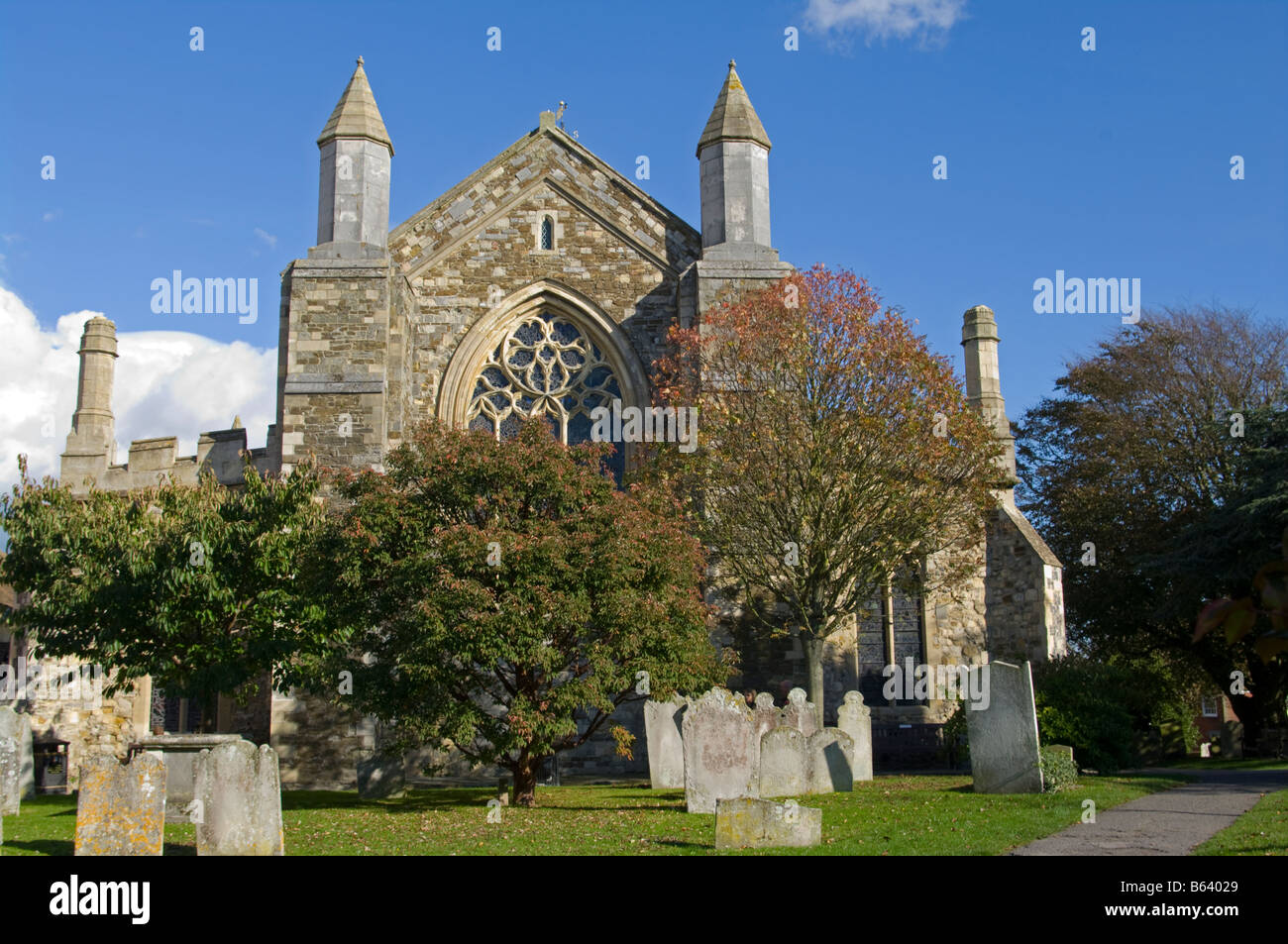 La iglesia parroquial de San María, la Virgen, en la histórica ciudad de Cinque Ports de centeno East Sussex Foto de stock