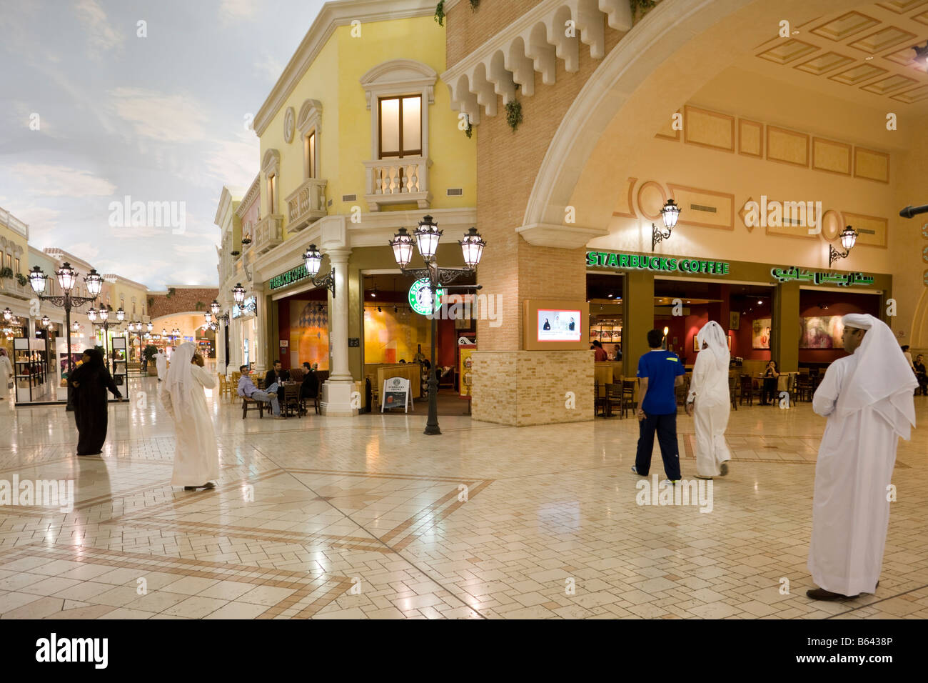 Starbucks, Villaggio Mall, Doha, Qatar Foto de stock
