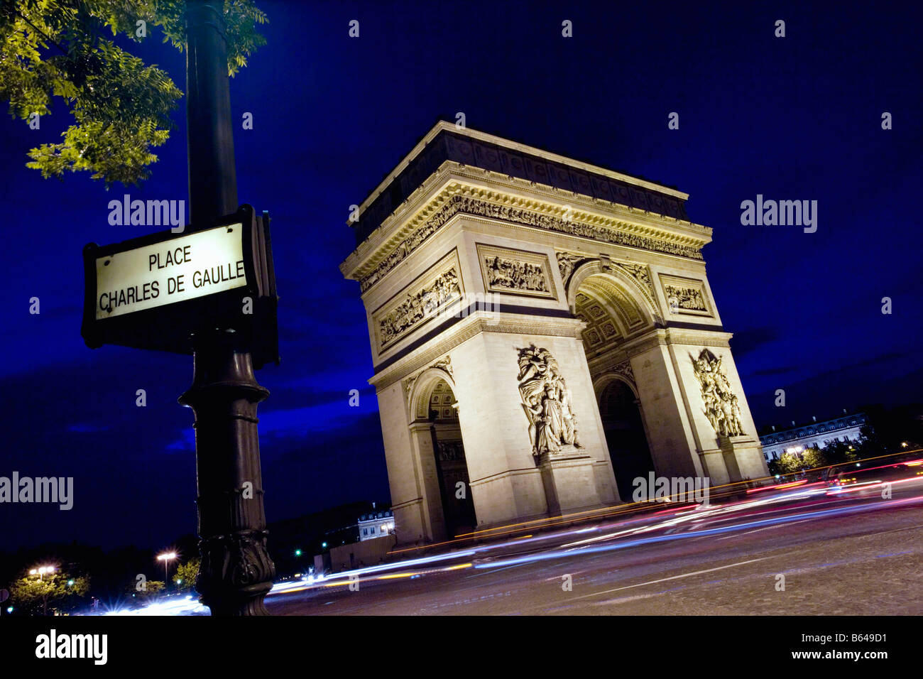 Francia, Paris, el Arco del Triunfo. Crepúsculo Foto de stock