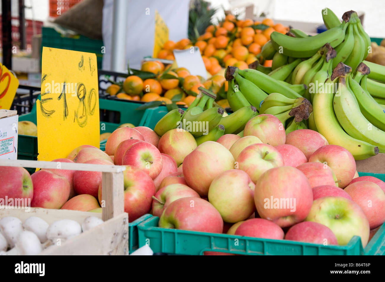 Bananas de puesto de mercado fotografías e imágenes de alta resolución