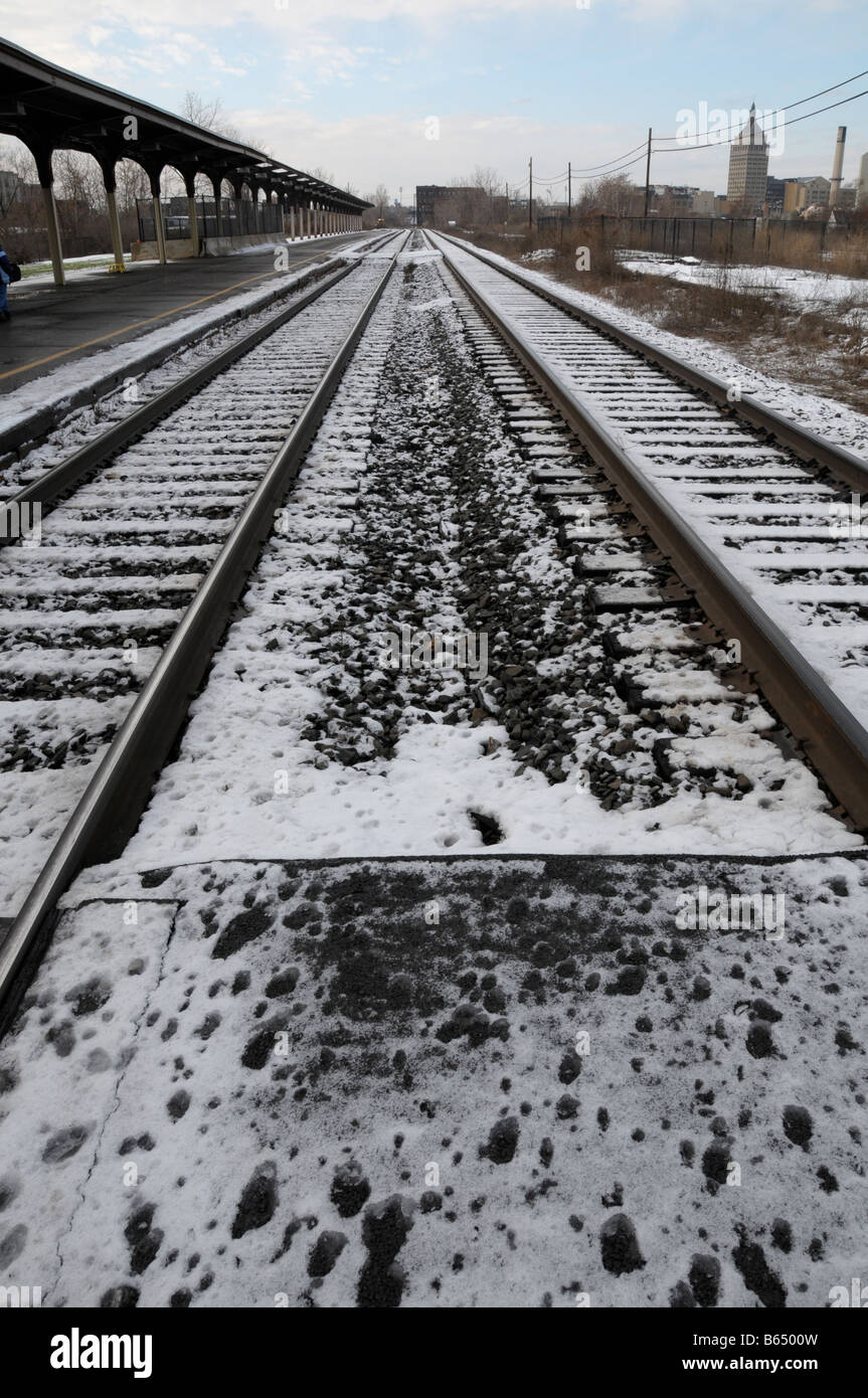 Rieles convergentes en Rochester NY la estación de Amtrak. Foto de stock