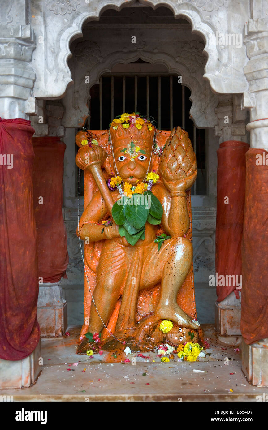 La India, Mumbai, Maharashtra, el interior del templo Babulnath (hindú). Estatua del ídolo dios Hanuman Foto de stock