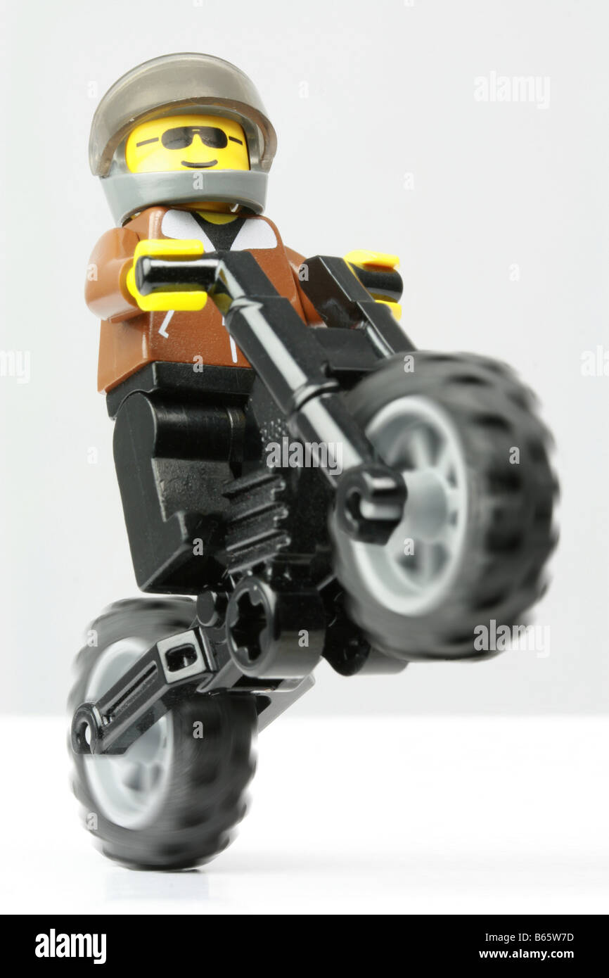 Lego motorista tirando de un caballito Foto de stock