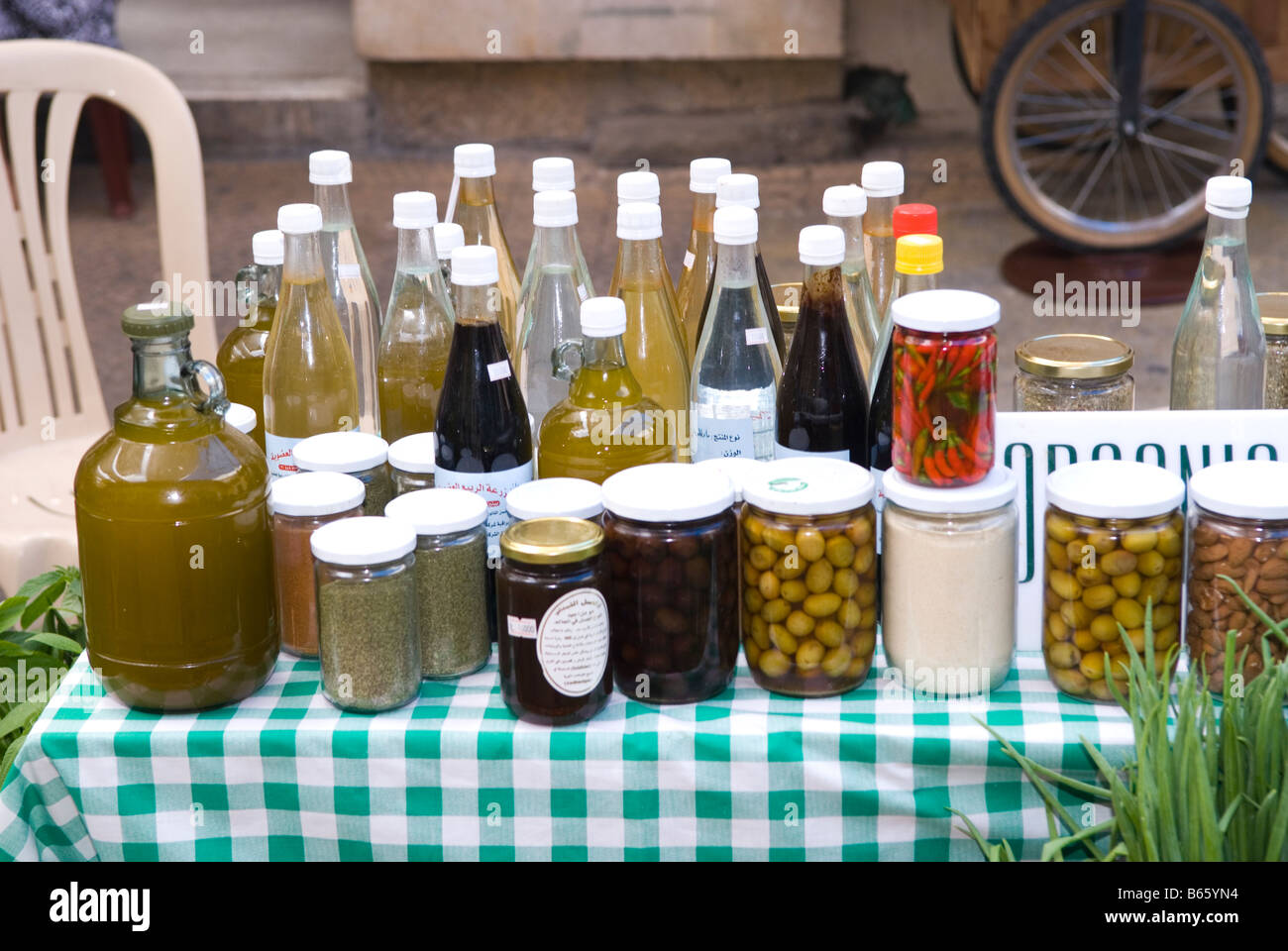 Venta de productos orgánicos en el mercado de Oriente Medio Líbano Foto de stock