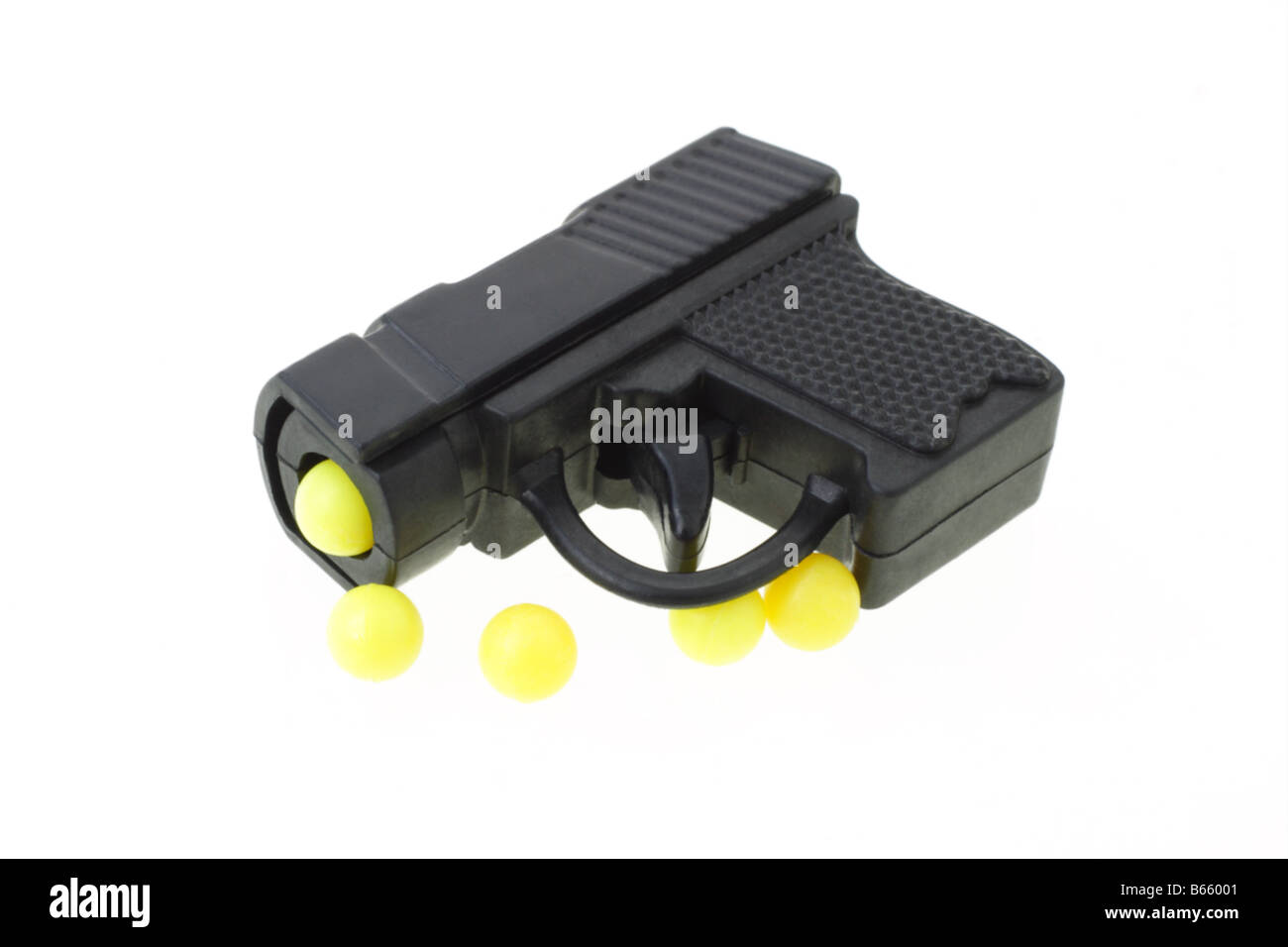 Mini pistola de juguete con bolitas de color amarillo sobre fondo blanco  Fotografía de stock - Alamy