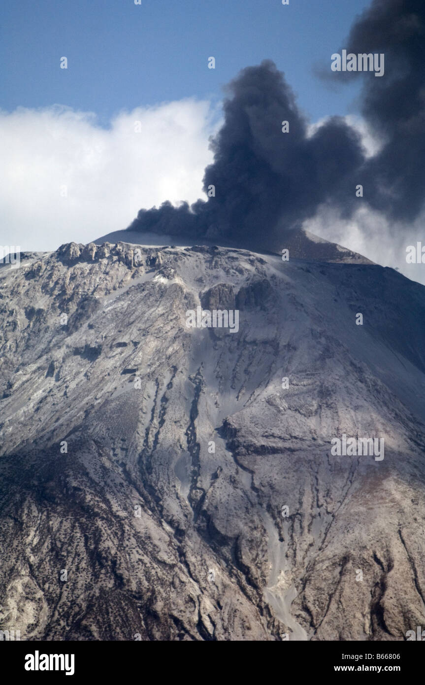 Erupción de Ol Doinyo Lengai Tanzania en 2007 Foto de stock