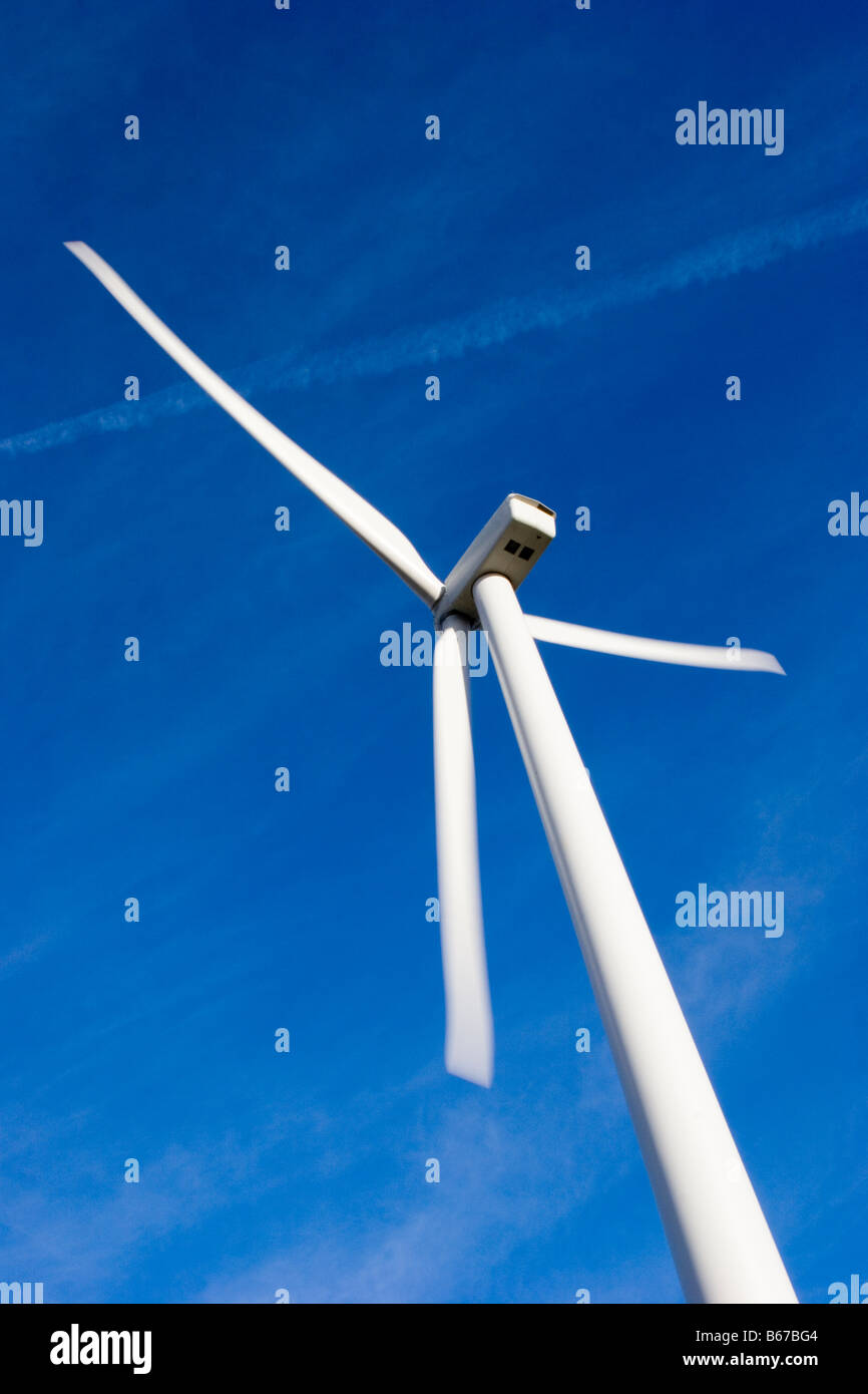 Turbina de viento, la energía renovable, el estado de Colorado, EE.UU. Foto de stock