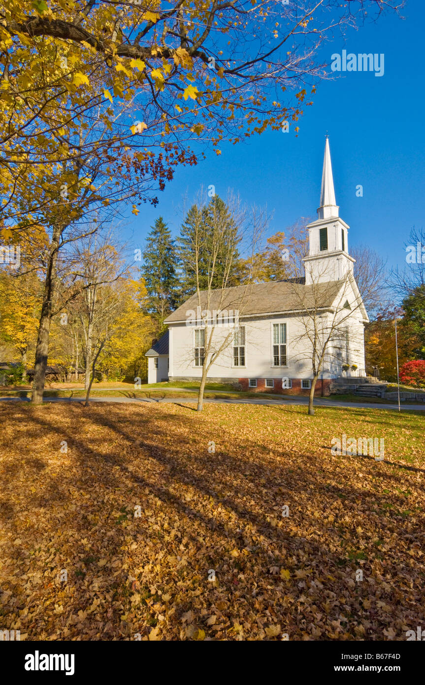 Revestido de madera blanca tradicional iglesia Grafton Vermont ESTADOS UNIDOS Estados Unidos de América Foto de stock