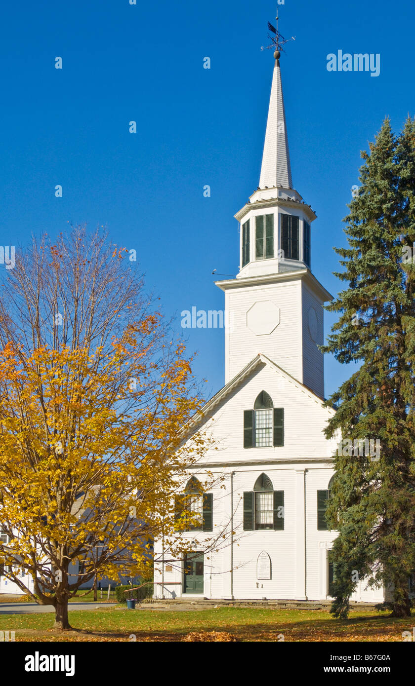 Revestido de madera blanca tradicional iglesia Townshend, Vermont, Estados Unidos de América EE.UU. Foto de stock