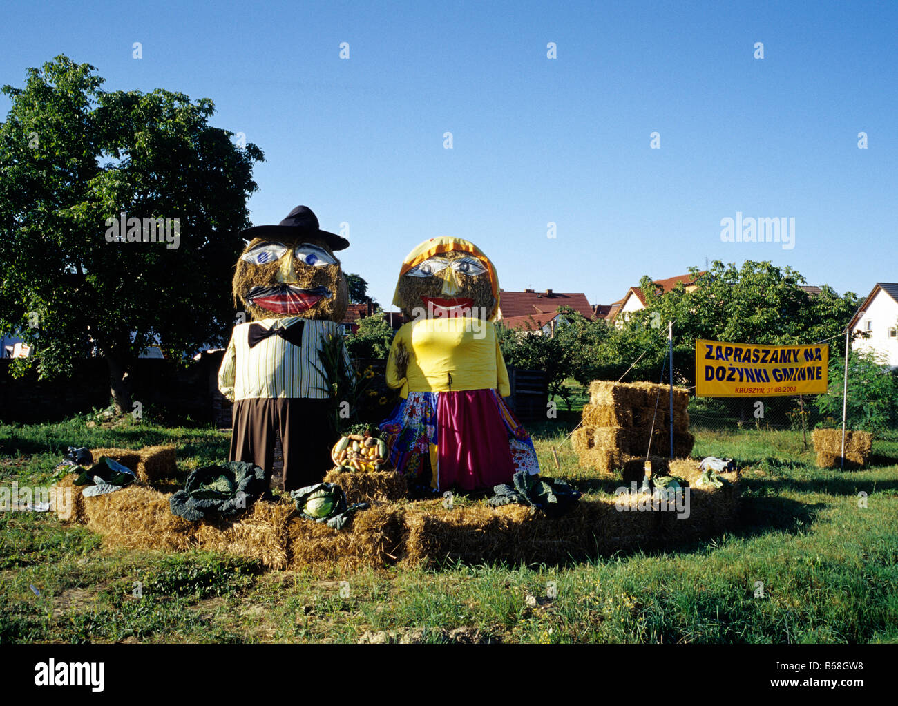 Polonia Kruszyn aldea cerca de Boleslawiec ciudad efigie inicio de cosecha Foto de stock