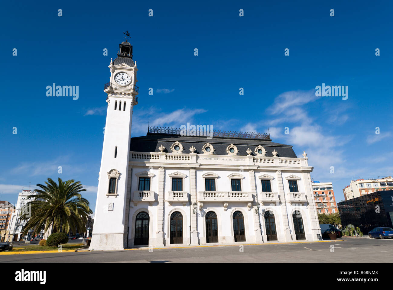 Puerto viejo edificio Clock Tower en Valencia España Foto de stock