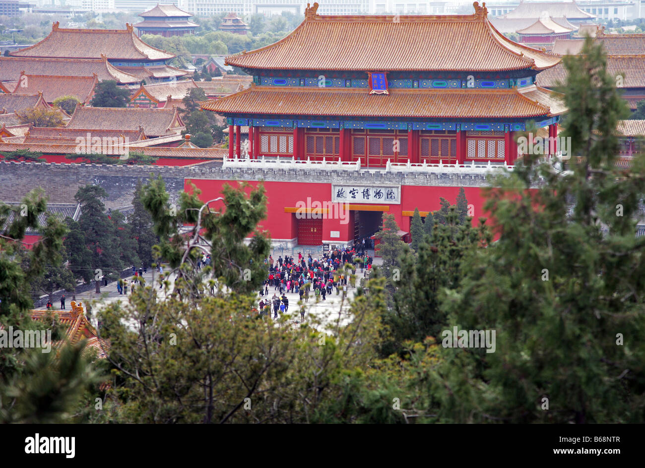 Ciudad Prohibida puerta Shenwu Puerta Norte visto desde el Pabellón Fulan Jimgshan Park Beijing Foto de stock