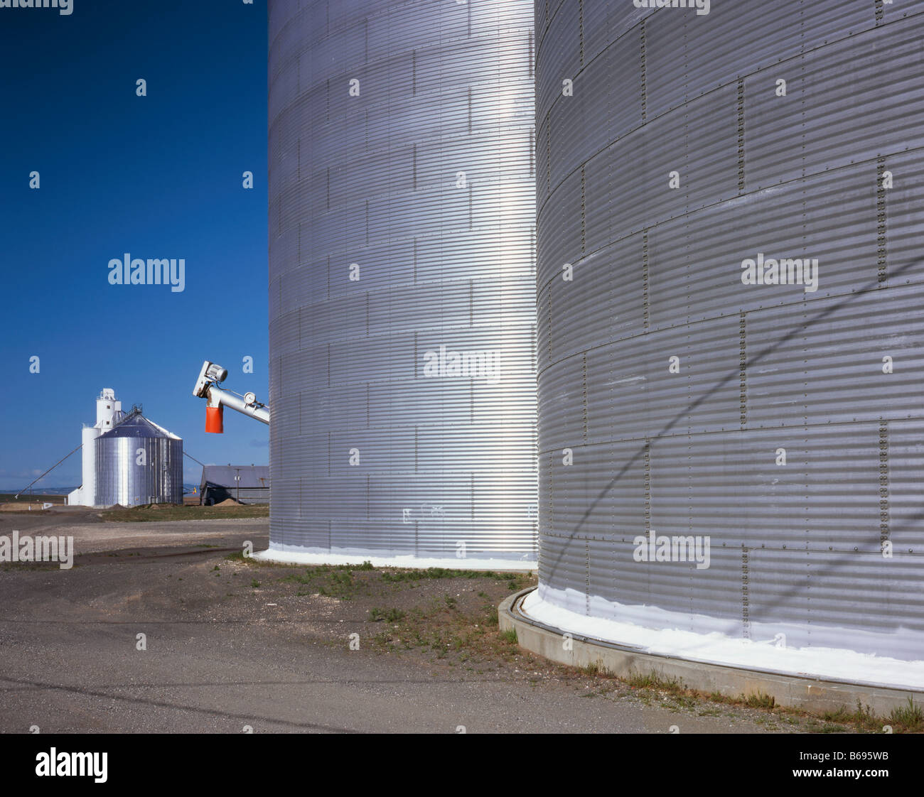 WASHINGTON - Los silos de grano en Withrow en el Condado de Douglas. Foto de stock