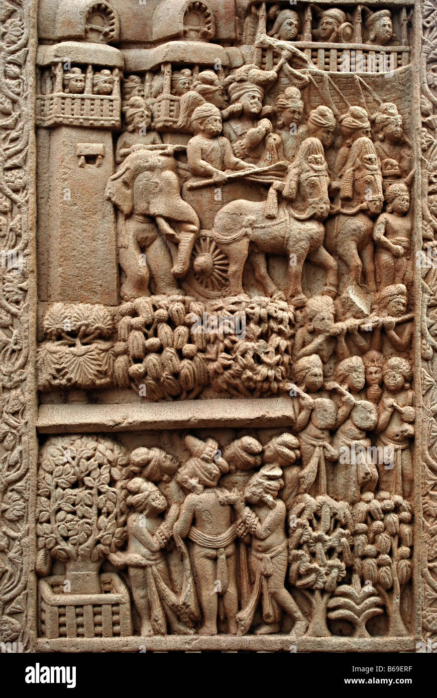Los detalles esculpidos representando la Estupa Puya, que incluye aves, animales de la puya, Sanchi, Madhya Pradesh, India. Foto de stock