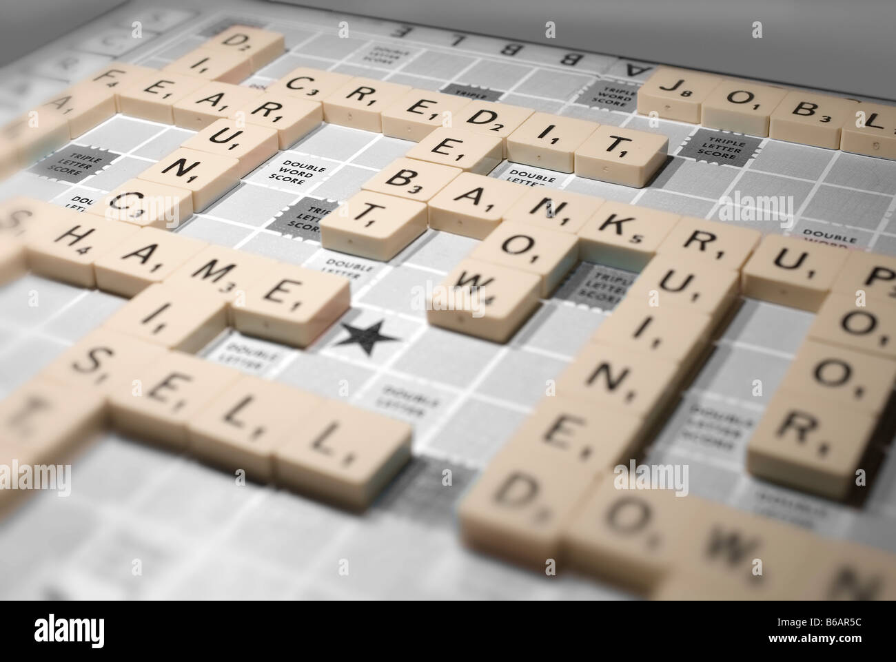 Scrabble una recesión mundial pone de relieve las cuestiones de la crisis crediticia y otras consecuencias financieras Foto de stock