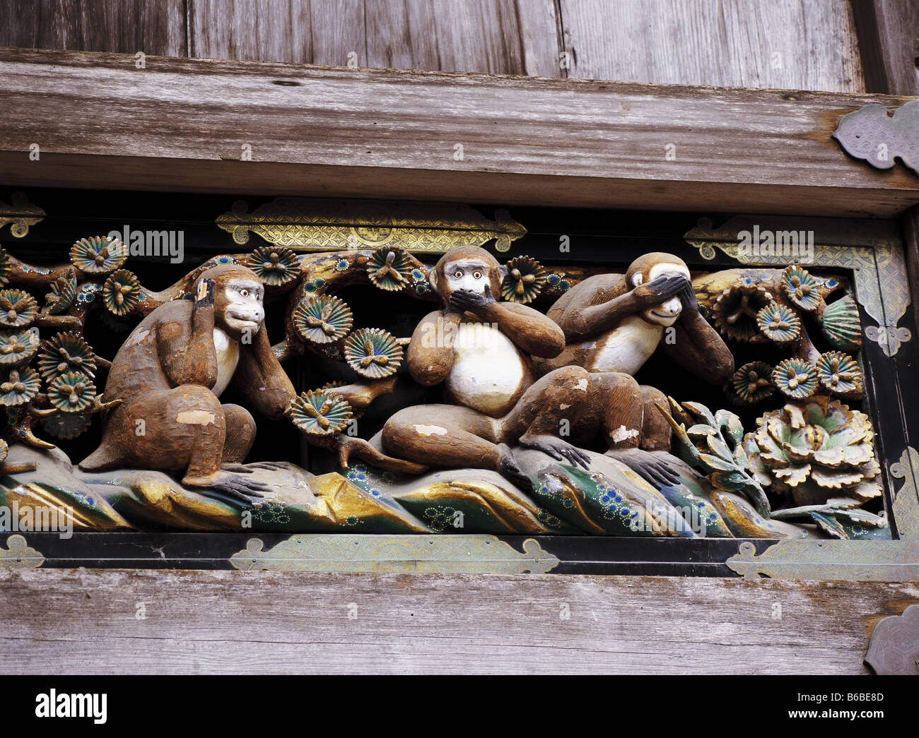 Ver, oír, hablar, ningún mal monkey tallado en madera al santuario de Toshogu, en Nikko, Japón Foto de stock