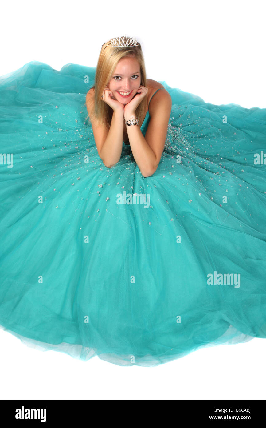 Una niña de 16 años en su vestido de prom Fotografía de stock - Alamy