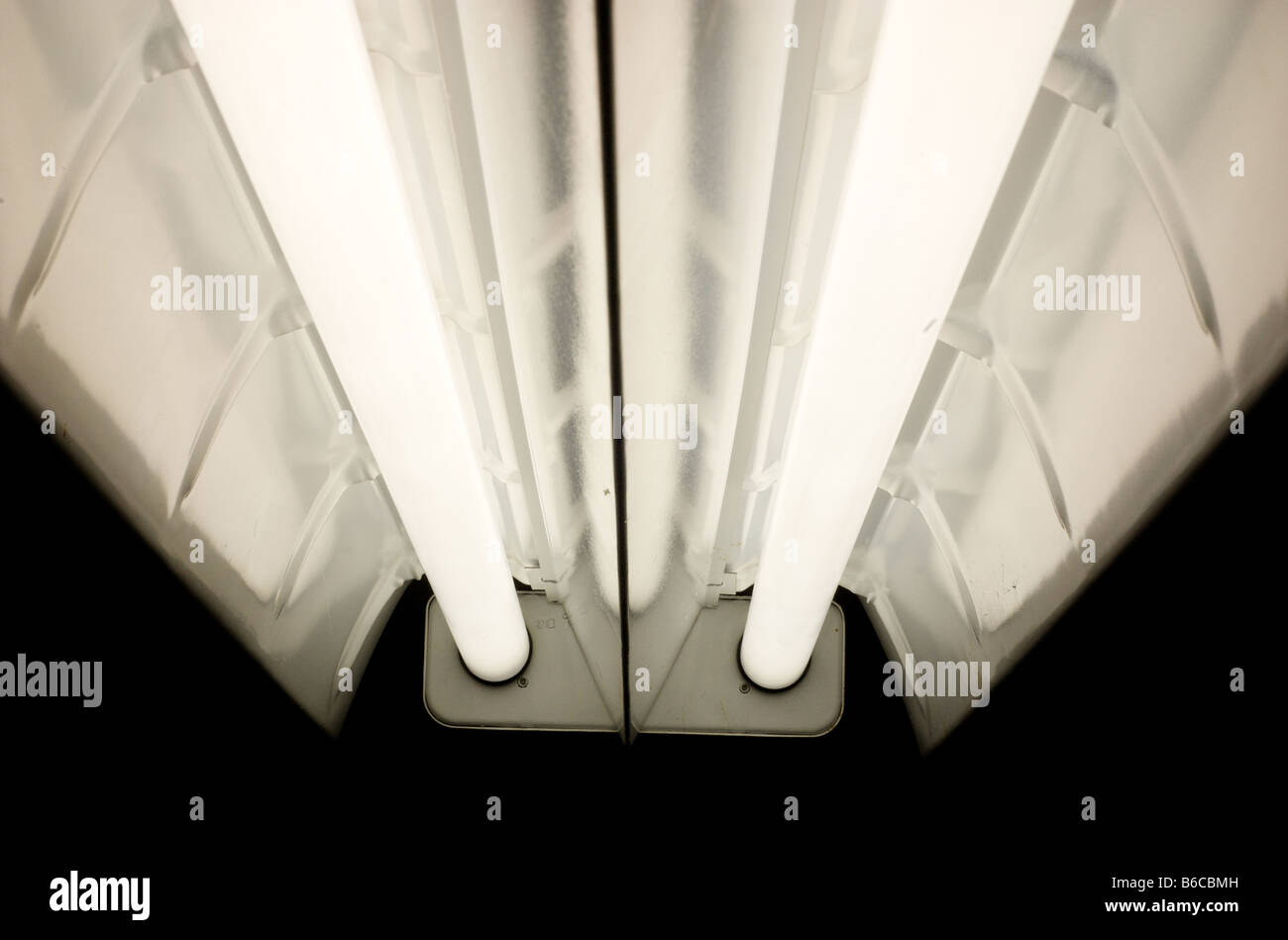 Primer plano de una lámpara fluorescente de 1 Foto de stock