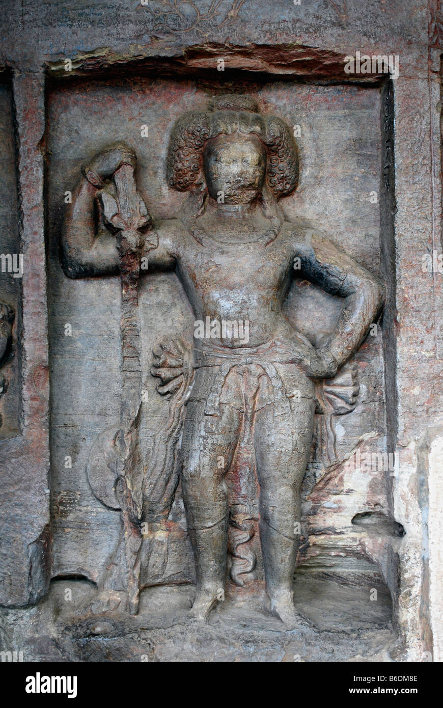 Dwarpal Estatua tallada en cuevas de Udaygiri, Vidisha, Madhya Pradesh, India. Foto de stock