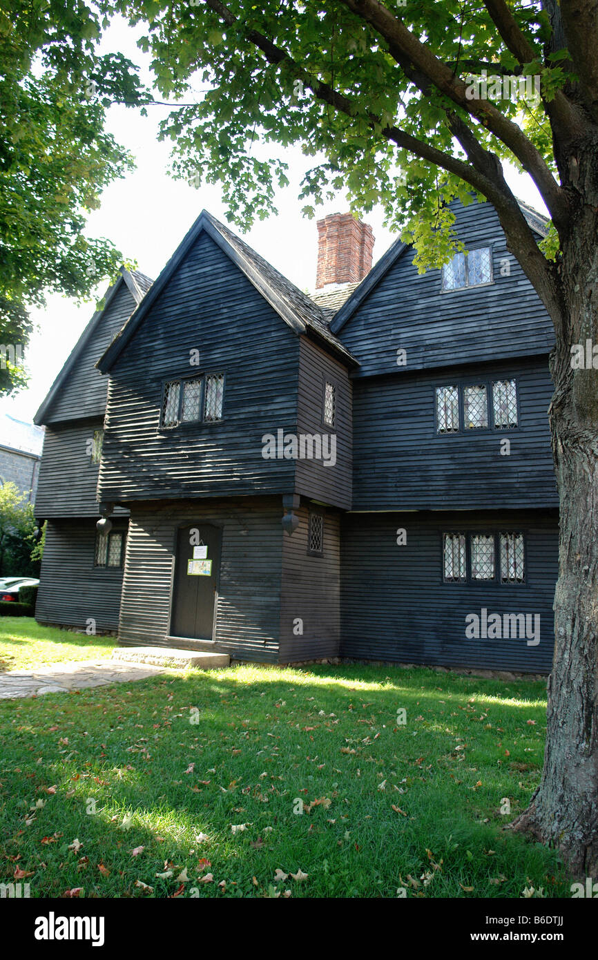 Escena al aire libre de las Brujas de Salem Casa en Salem Massachusetts usa  espacio de copia Fotografía de stock - Alamy