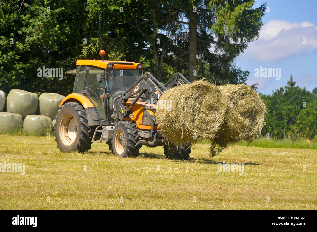 Equipo De Cultivo De Renault Naranja Horizontal Fotografías E Imágenes ...