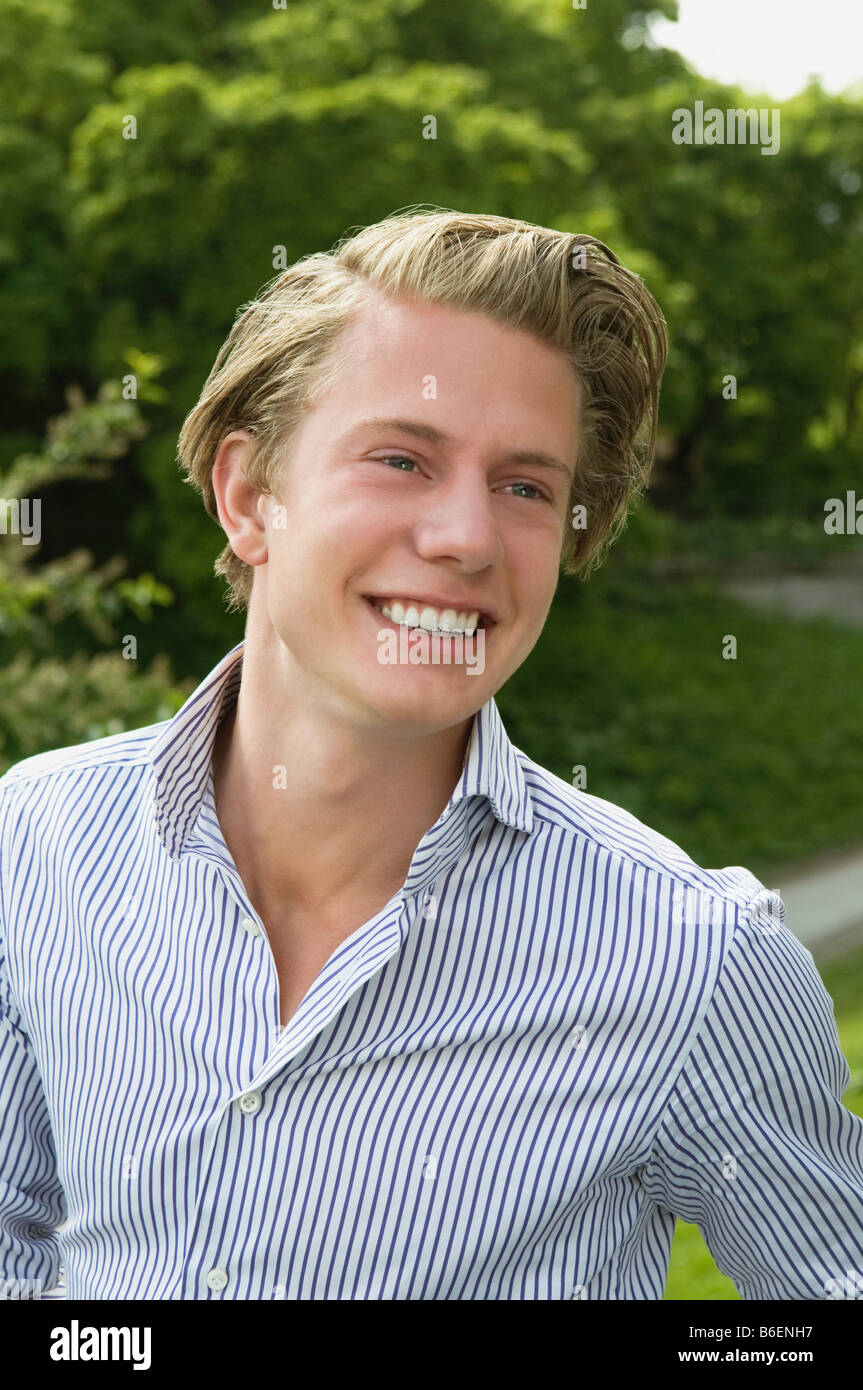 Feliz chico en camisa a rayas Foto de stock