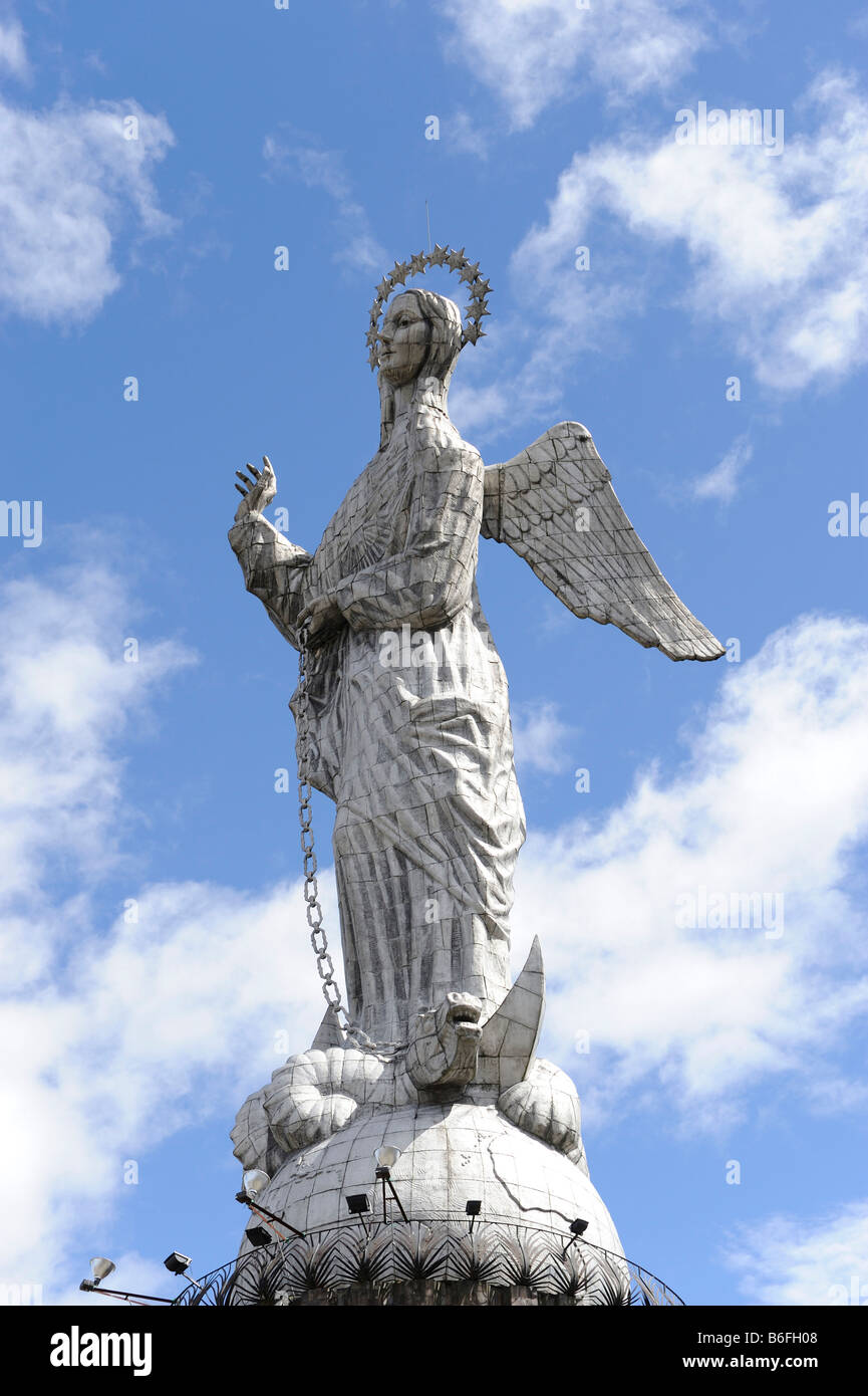 La estatua de la Virgen de Quito en la Panecillio, Ecuador, Sudamérica Foto de stock