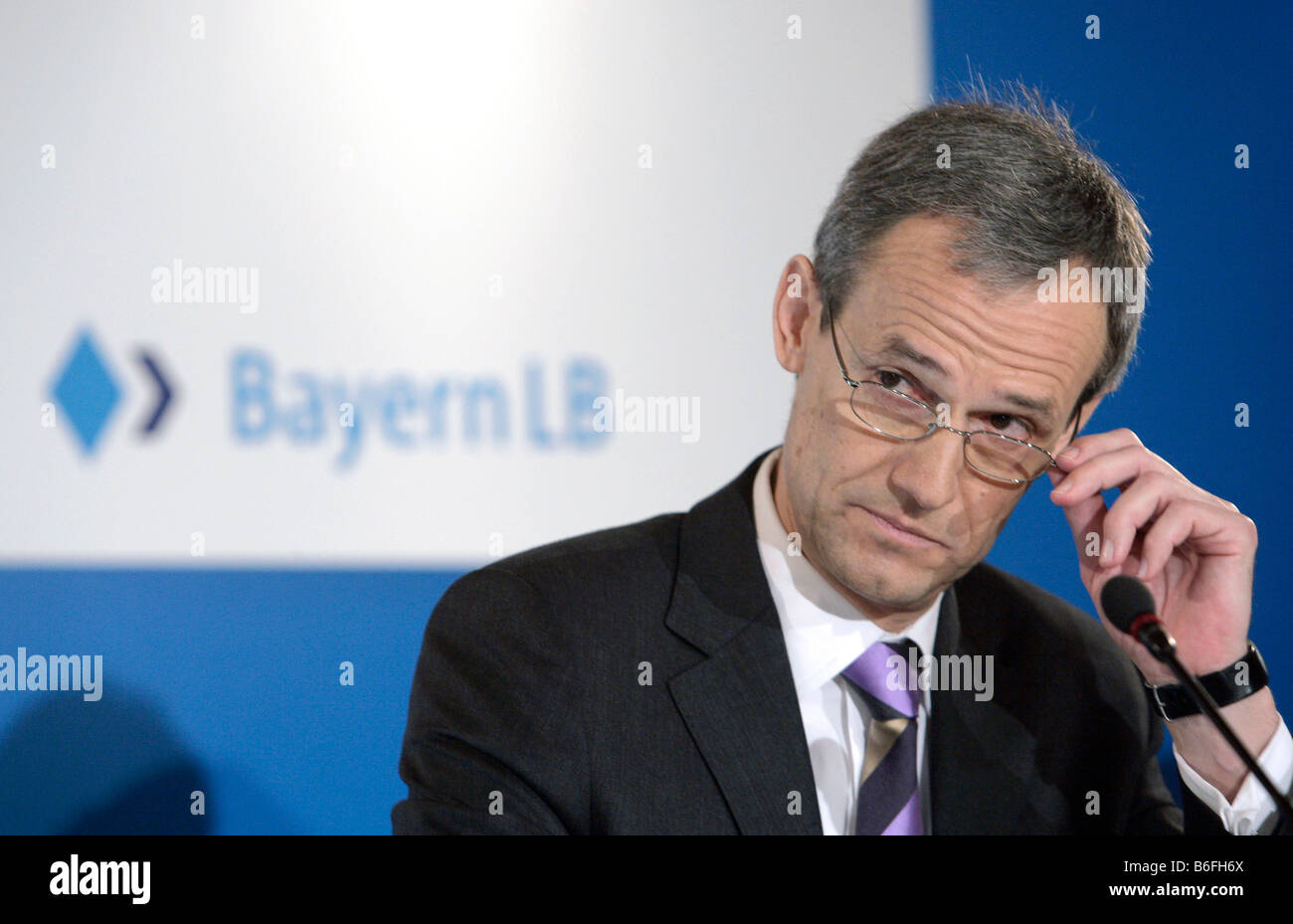 Michael Kemmer, presidente del Bayern LB, durante la conferencia de prensa sobre los resultados anuales en 03/04/2008 en Múnich, Baviera, Alemania, Foto de stock
