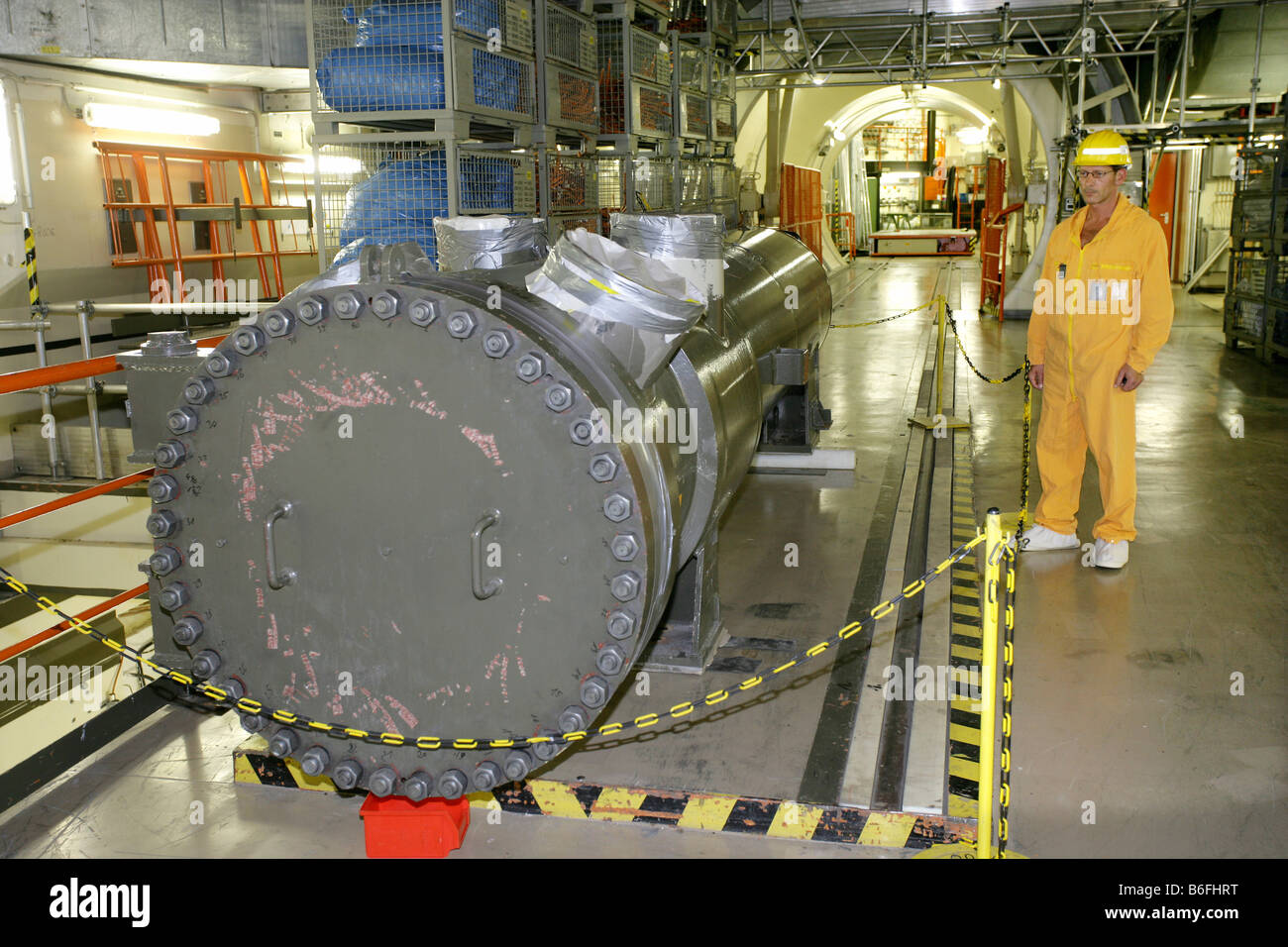 Las obras de desmantelamiento en el intercambiador de calor en el área de control de la energía atómica en reactores Muelheim-Kaerlich, Renania-Palatinado, Foto de stock