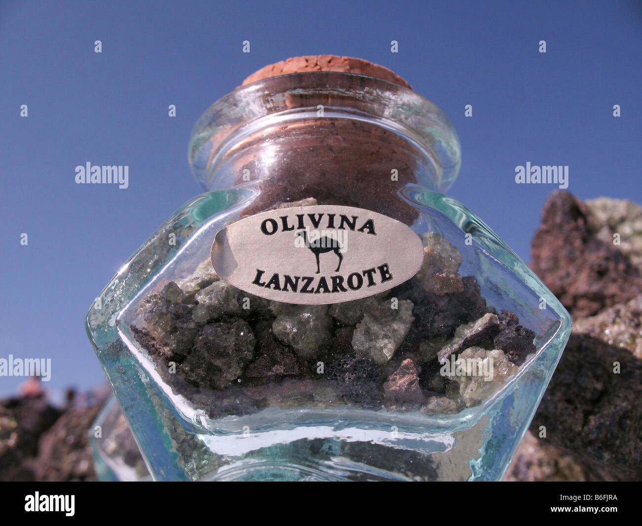 La olivina, piedras semi-preciosas, puede ser encontrada en la playa de El Golfo, Lanzarote, Islas Canarias, España, Europa Foto de stock