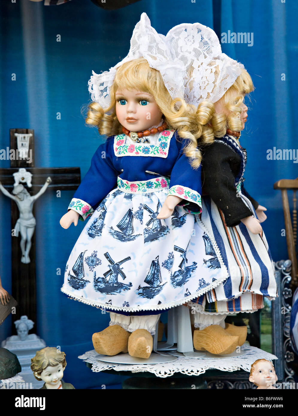 Dutch dolls fotografías e imágenes de alta resolución - Alamy
