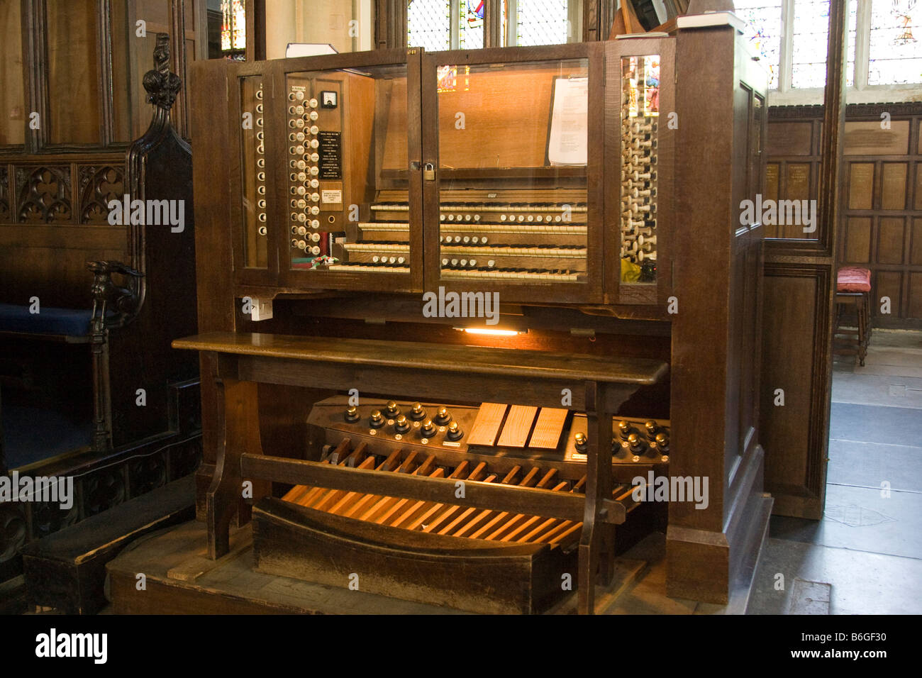 Segundo órgano más pequeño en la iglesia de St Marys en Bury St Edmunds, Suffolk, Reino Unido Foto de stock
