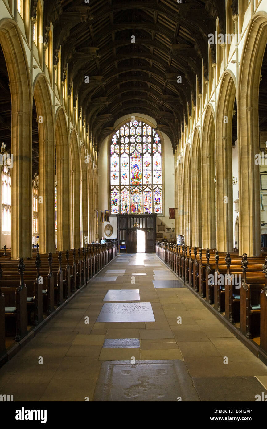 Vista hacia el oeste en el interior de la Iglesia de St. Mary en Bury St Edmunds, Suffolk, Reino Unido Foto de stock