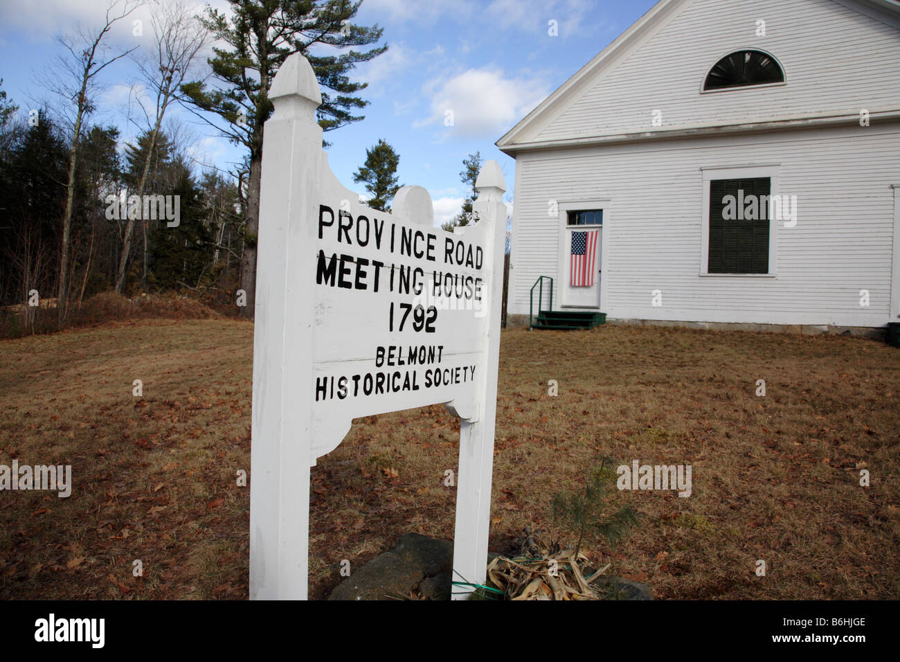 Provincia Road casa de reuniones durante los meses de otoño situado en Belmont New Hampshire, EE.UU. Foto de stock