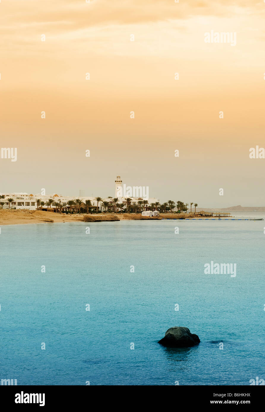 Hermosa playa y el océano en Sharm el-Sheikh, Egipto Foto de stock