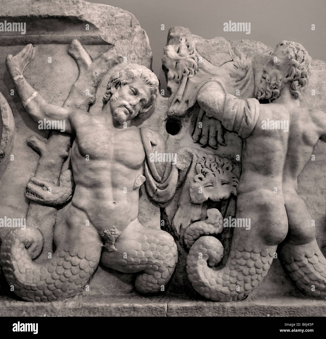 Lucha de ATHENA y los gigantes de mármol Geyre Afrodisia Aydin romano del siglo II D.C. Foto de stock