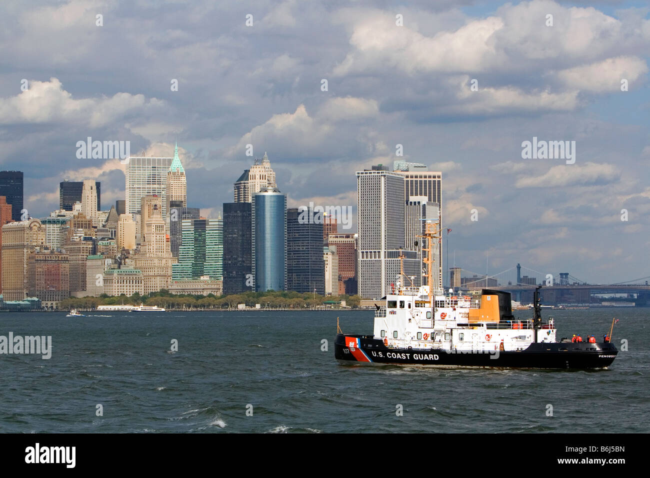 US Coast Guard Penobscot Bay cortador en el puerto de Nueva York, Nueva York, EE.UU. Foto de stock