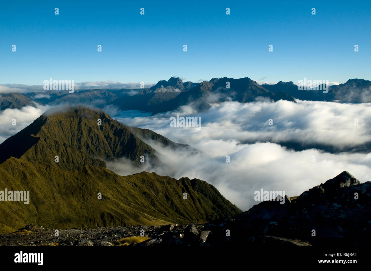 Las montañas Murchison desde el monte Luxmore, Kepler Track, Isla del Sur, Nueva Zelanda Foto de stock