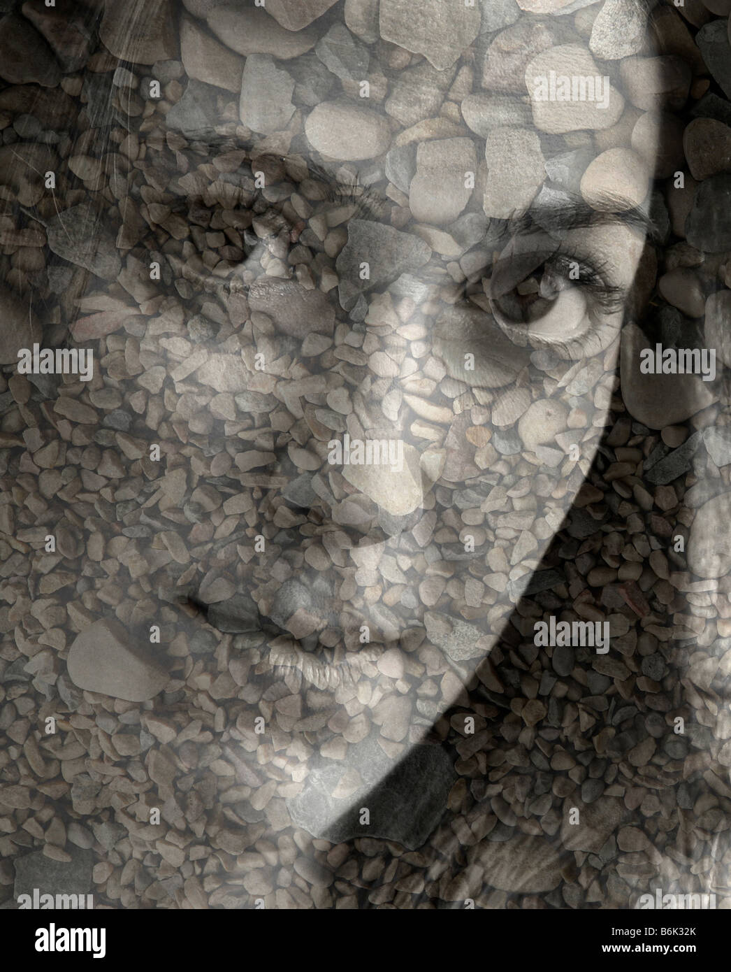 Compuesto de un rostro de mujer y rocas para parecerse a 'madre naturaleza' Foto de stock