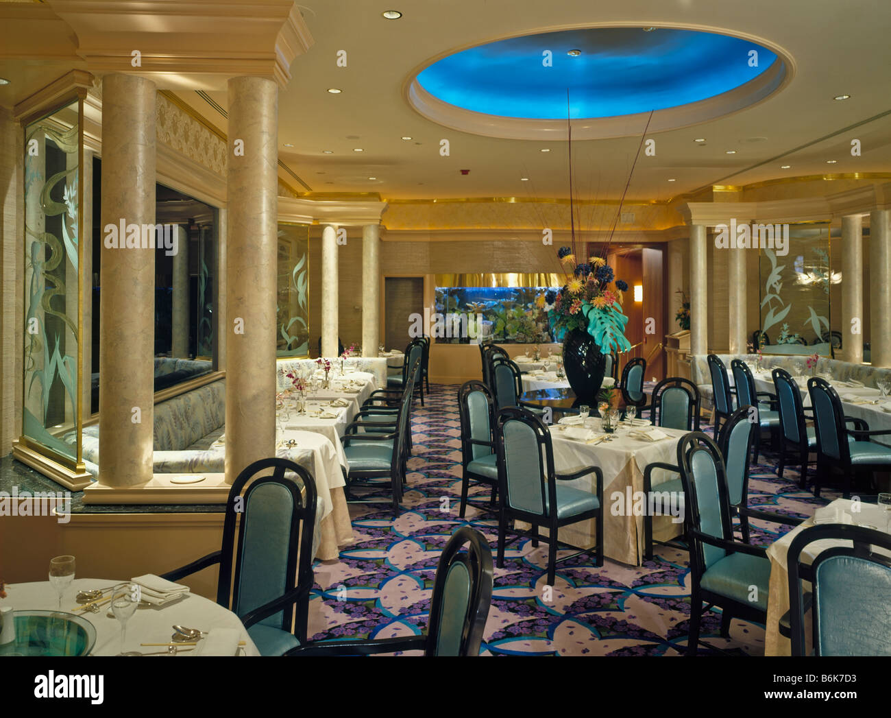 Las Vegas Nevada Caesars sala restaurante columnas tabla cubre sillas